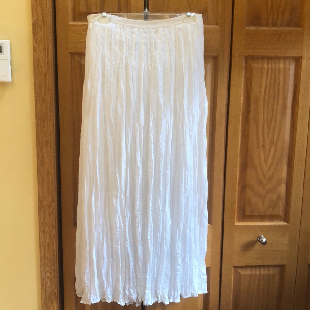 Ann Taylor fully lined silky crinkle long skirt in size 10.